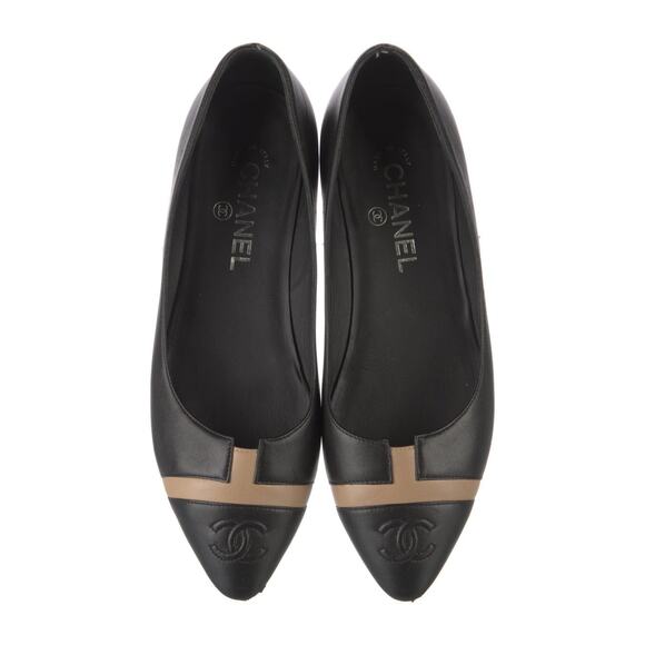 CHANEL Shoes - ❤️Chanel CC Logo Leather Flats❤️